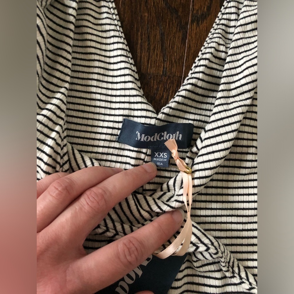 ModCloth Women’s XXS Black/White Deep V-Neck Sleeveless Romper w/Pockets - NWT! - Picture 7 of 13